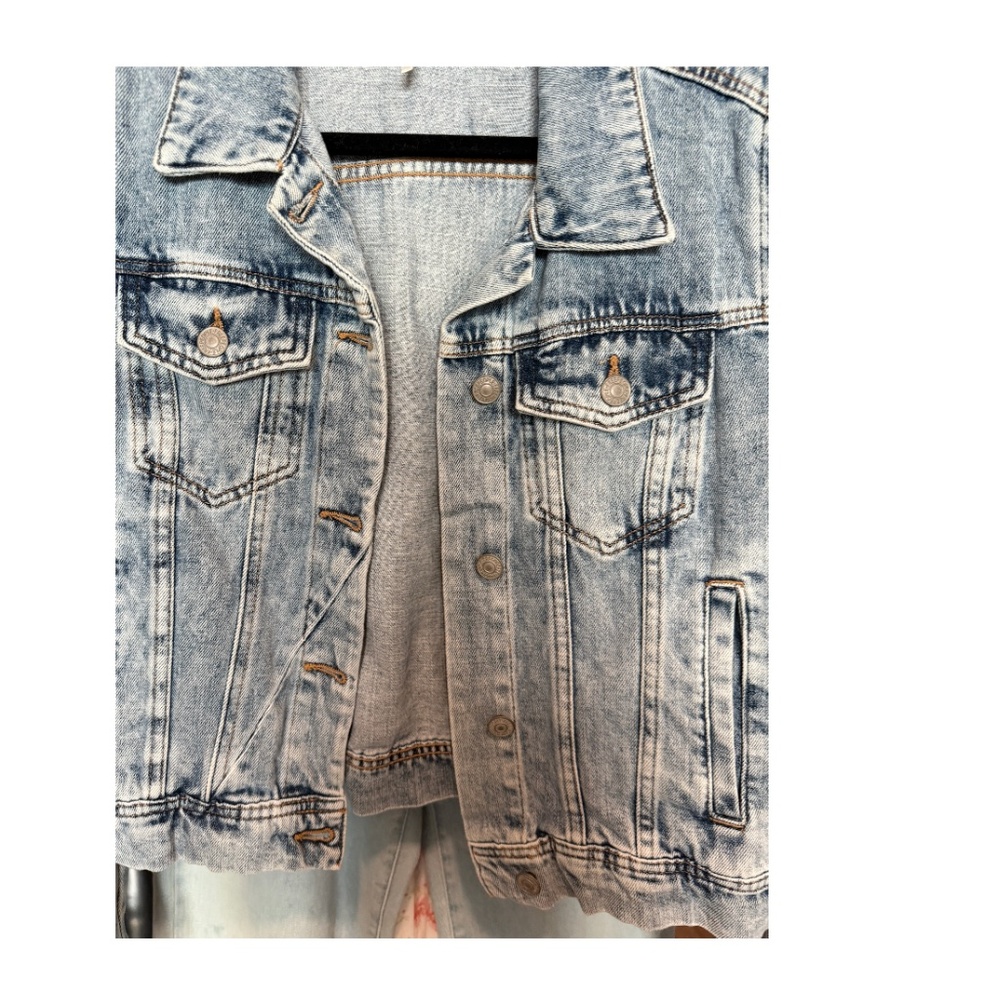 Free People Light Wash Denim Jean Jacket - Picture 9 of 15